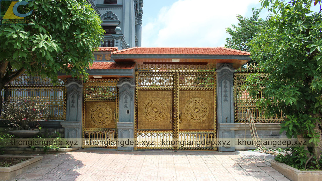 Mẫu cổng nhôm đúc mang phong cách truyền thống