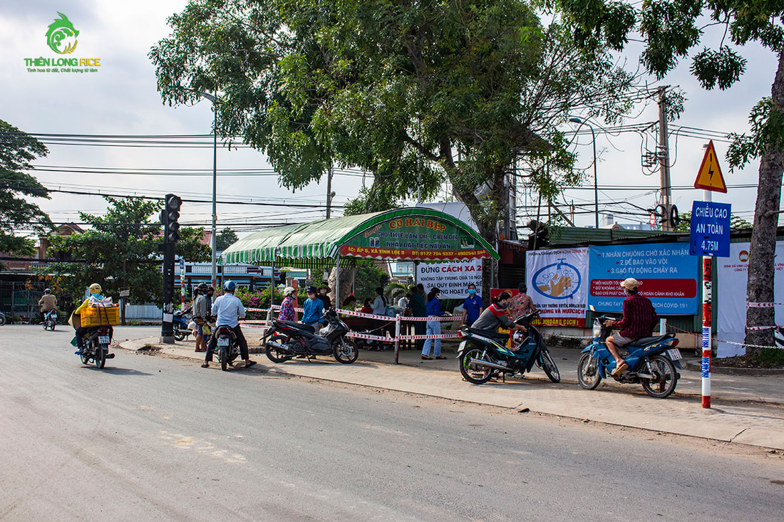 Điểm phát gạo từ thiện ở ATM gạo Vĩnh Lộc B